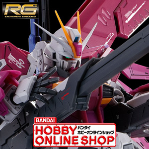 大型のバックパック“デスティニーシルエット”などを新規造形で再現