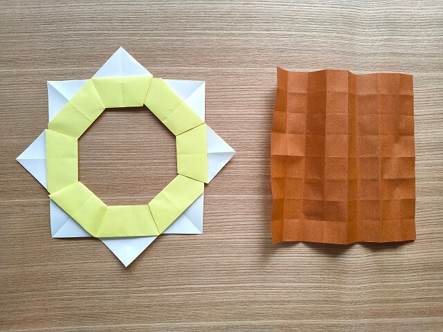 折り紙 ひまわりの作り方 5つの折り方を覚えてお家を飾り付け おりがみ トピックス一覧 バンダイによる 遊びと学びのココロ育むファミリーエンタメサイト