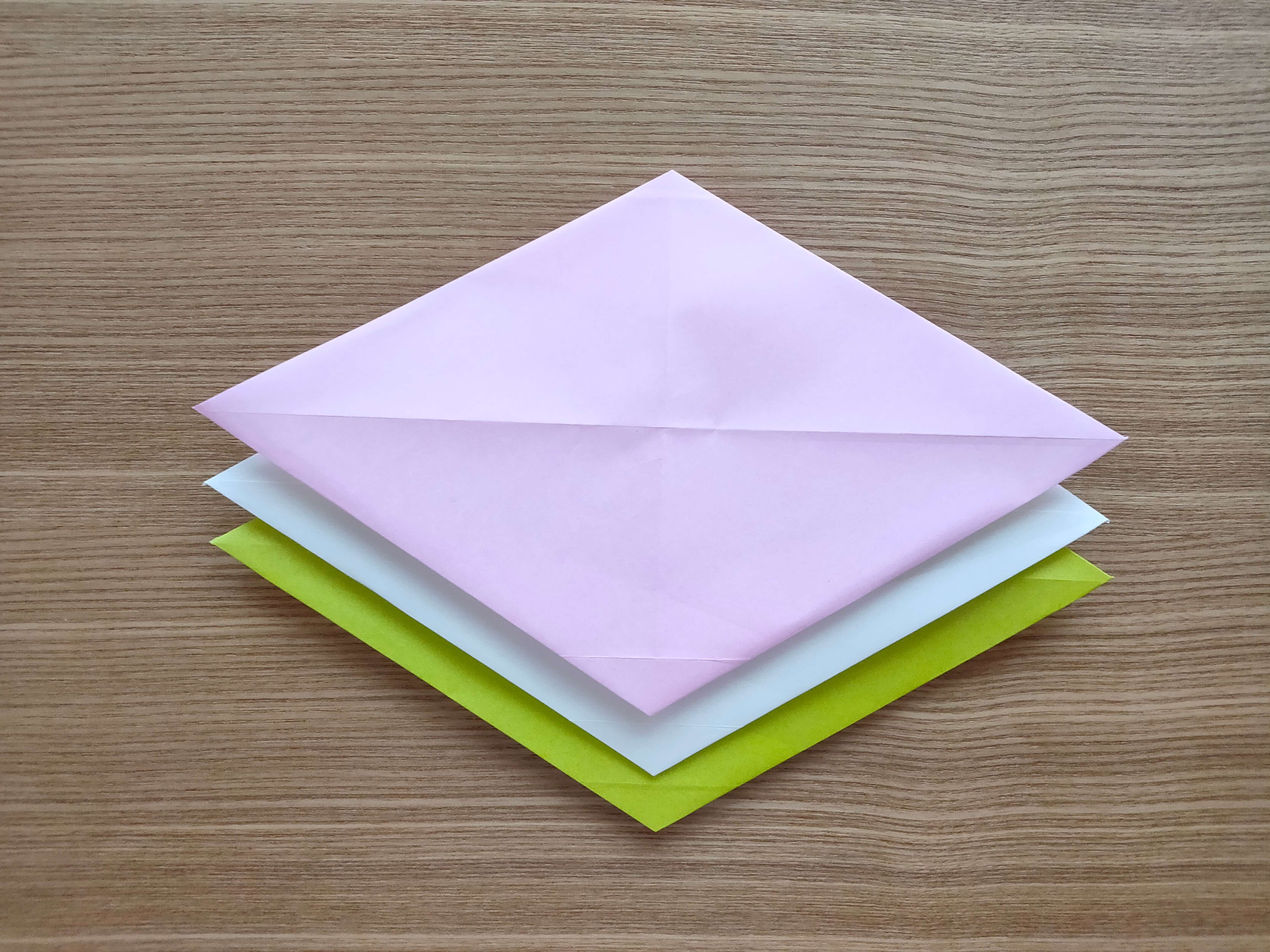 簡単 折り紙でお雛様を作ろう きれいに折るポイントとは おりがみ トピックス一覧 バンダイによる 遊びと学びのココロ育むファミリーエンタメサイト