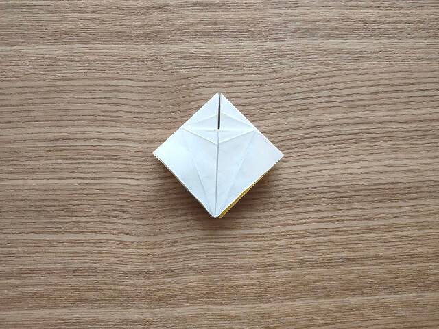 折り紙 ひまわりの作り方 立体的なひまわり おりがみ部の記事一覧 おりがみ部 部活トップ バンダイによる 遊びと学びのココロ育むファミリーエンタメサイト