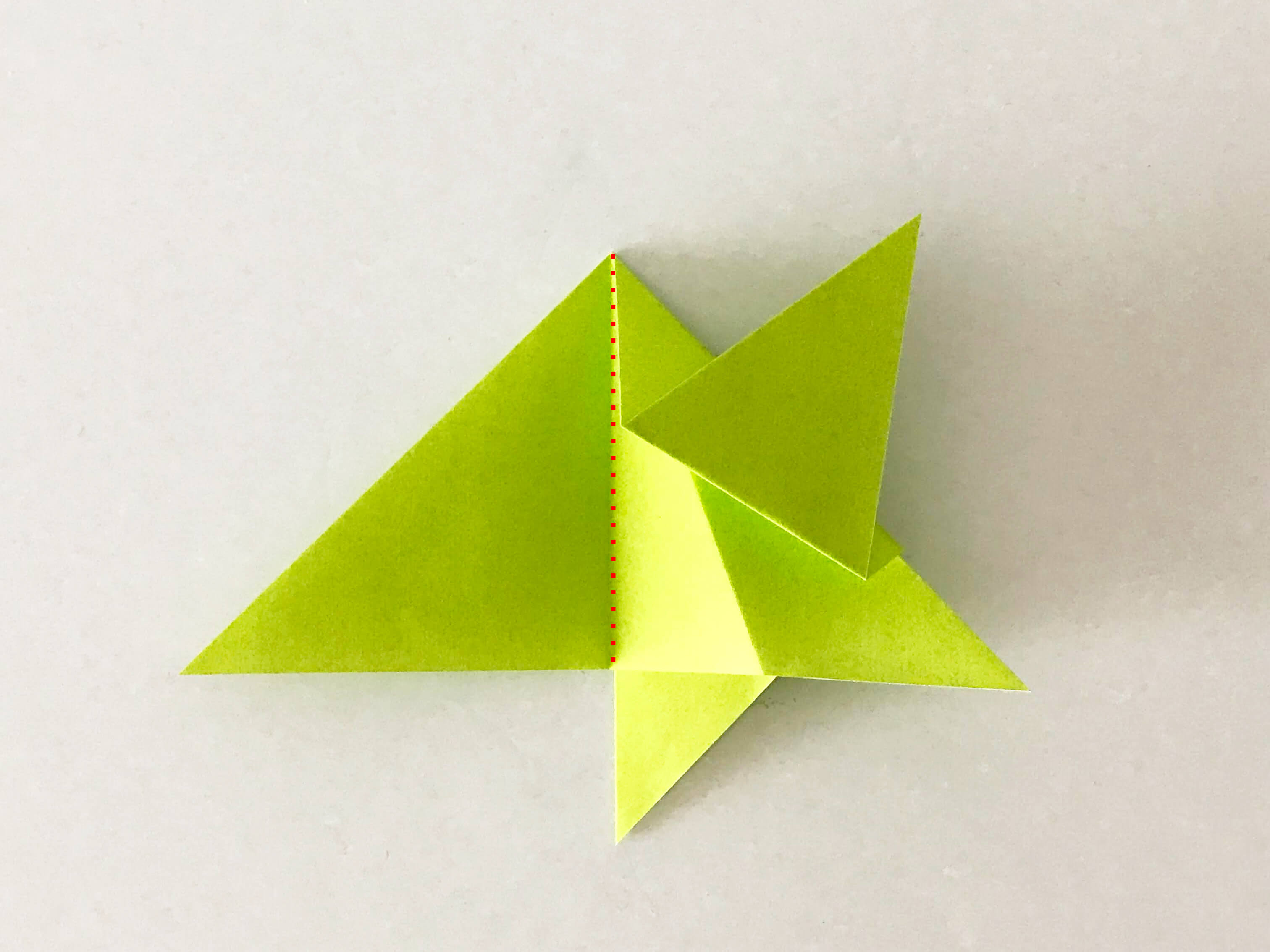 折り紙で作るお星さま 平面から立体まで5つの折り方をマスターしよう おりがみ トピックス一覧 バンダイによる 遊びと学びのココロ育むファミリーエンタメサイト