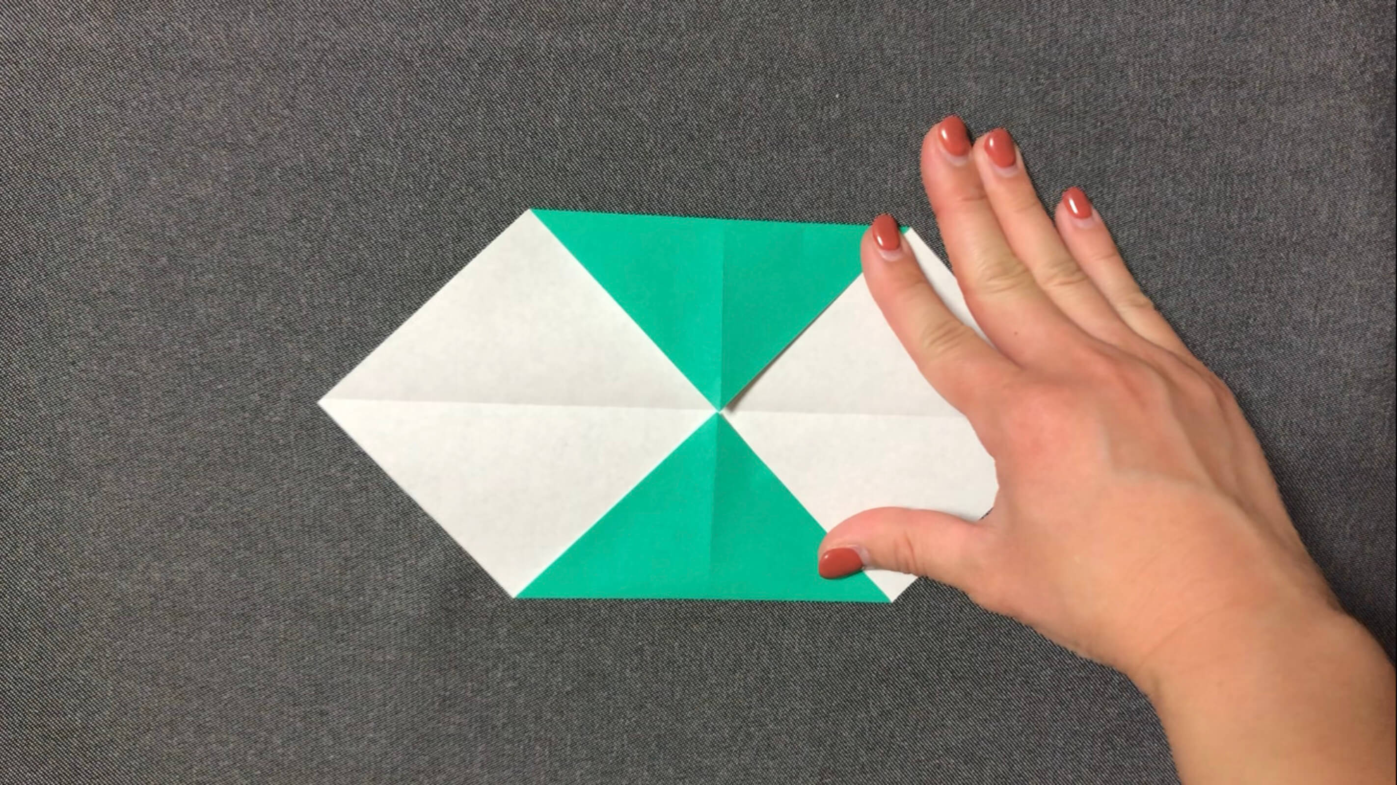 お守りを折り紙で折ってみよう かわいい4通りの折り方をご紹介 おりがみ部の記事一覧 おりがみ部 部活トップ バンダイによる 遊びと学びのココロ育むファミリーエンタメサイト