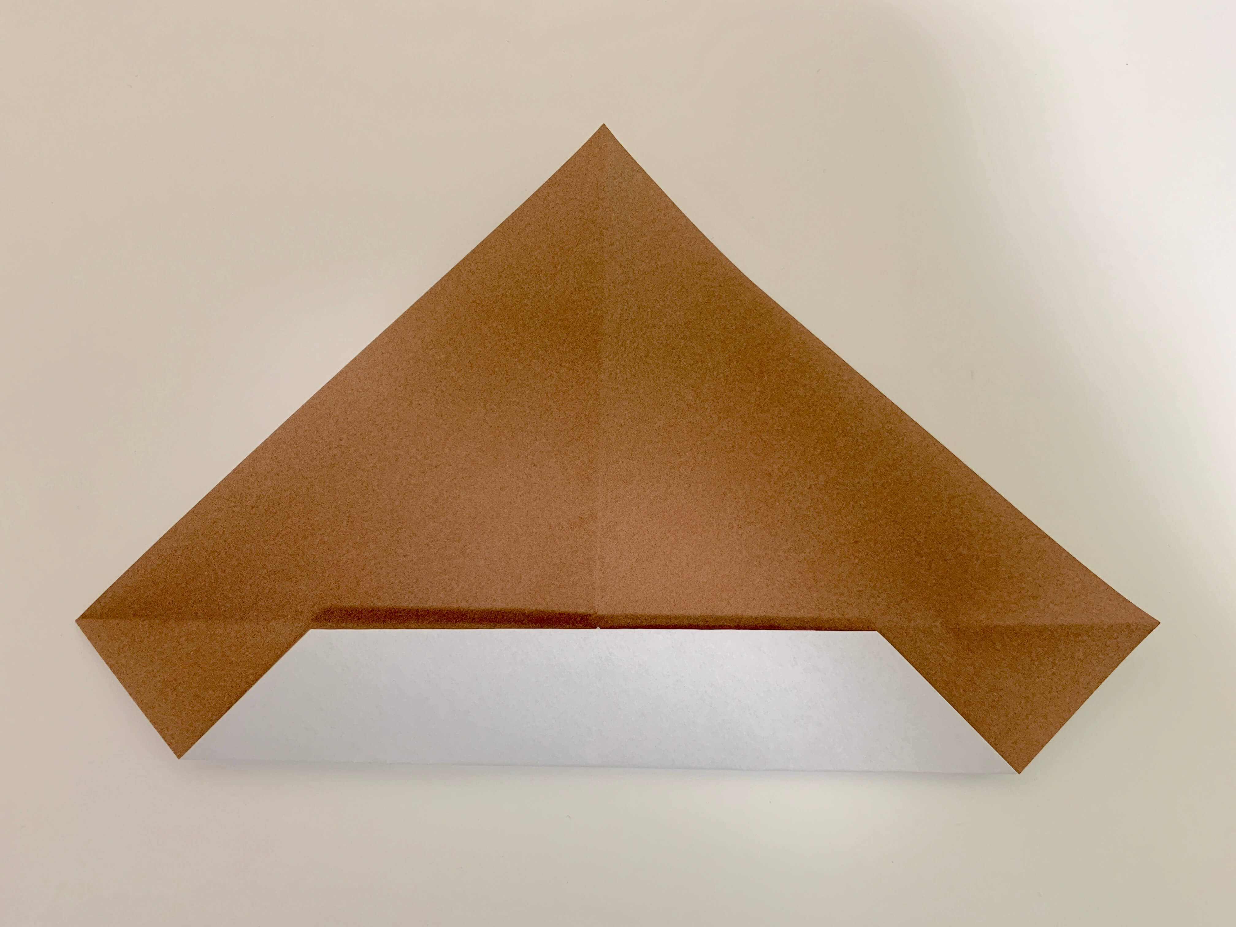 どんぐりを折り紙で作ってみよう 4種類の簡単にできる折り方を紹介 おりがみ部の記事一覧 おりがみ部 部活トップ バンダイによる 遊びと学びのココロ育むファミリーエンタメサイト